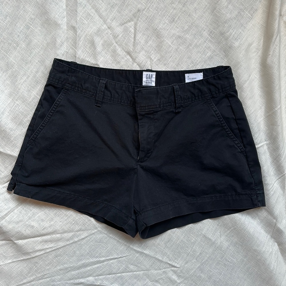 Gap Black City Shorts size 4 - great condition, stretch cotton, summer!